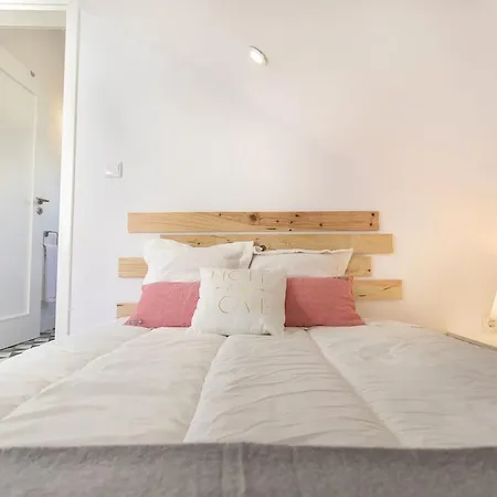 Cosy Flat In Bica Funicular Street Διαμέρισμα *