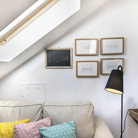 Cosy Flat In Bica Funicular Street Lissabon