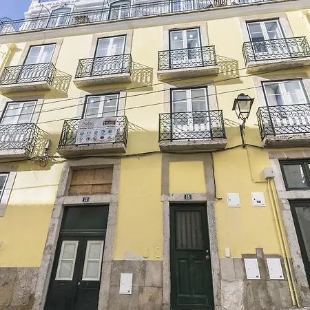Cosy Flat In Bica Funicular Street Apartment