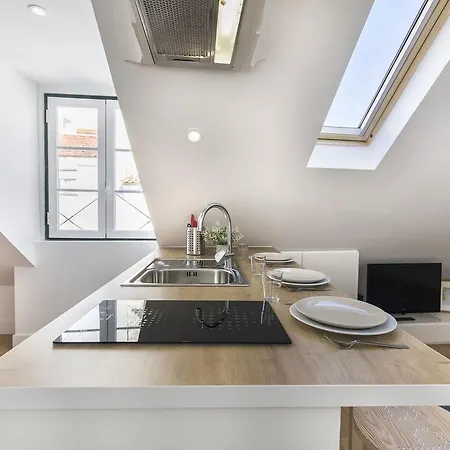 Cosy Flat In Bica Funicular Street Apartman *